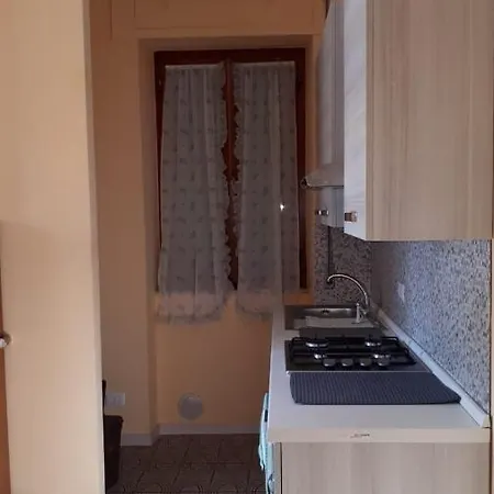 Lägenhet Appartamento Piano Terra Con Giardino *