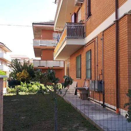 Lägenhet Appartamento Piano Terra Con Giardino Porto San Giorgio